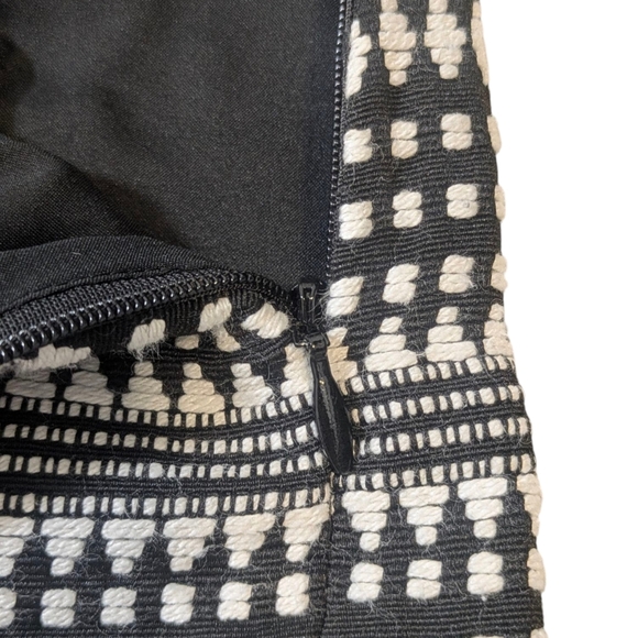 Banana Republic Black and White Pencil Skirt - Picture 9 of 11